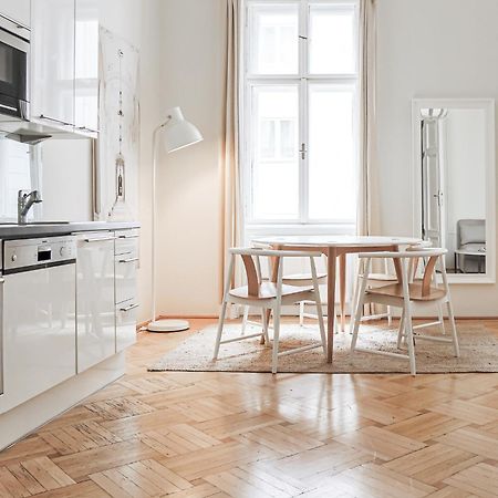 Heymi Apartments Stephansdom Виена Екстериор снимка